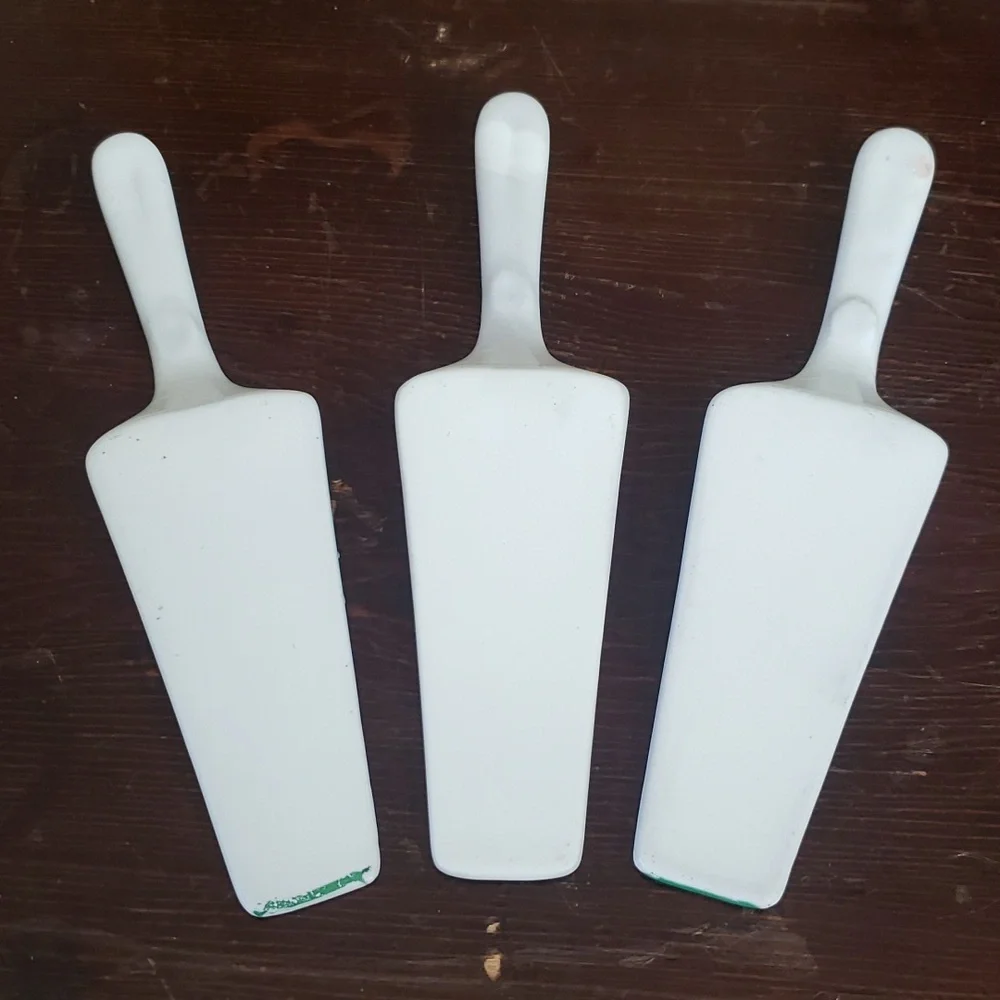 Three Christmas Cake Servers - Picture 3 of 3